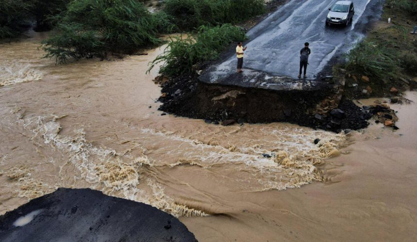 Se registran más de 200 muertos y desaparecidos por inundaciones en India y Pakistán