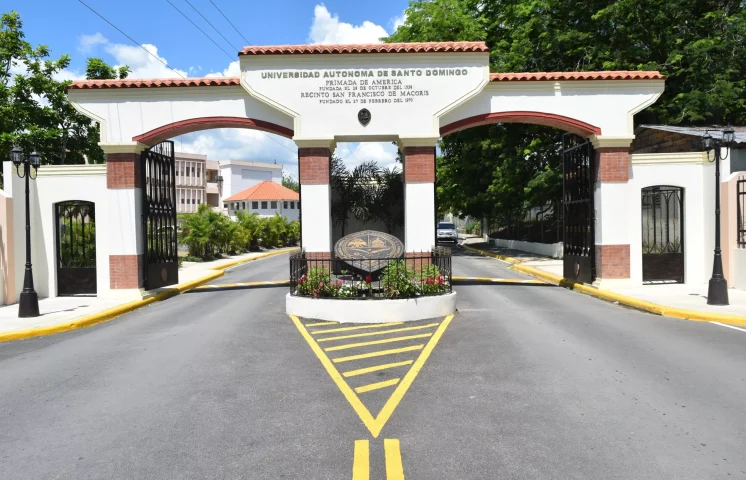 Por tres días seguidos continúa paro de docencia en la UASD