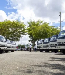 Collado impulsa plan de sostenibilidad con entrega de 38 camiones a municipios turísticos