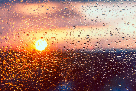 Prevén cielo soleado en la mañana y lluvias en la tarde de este lunes por onda tropical y vaguada