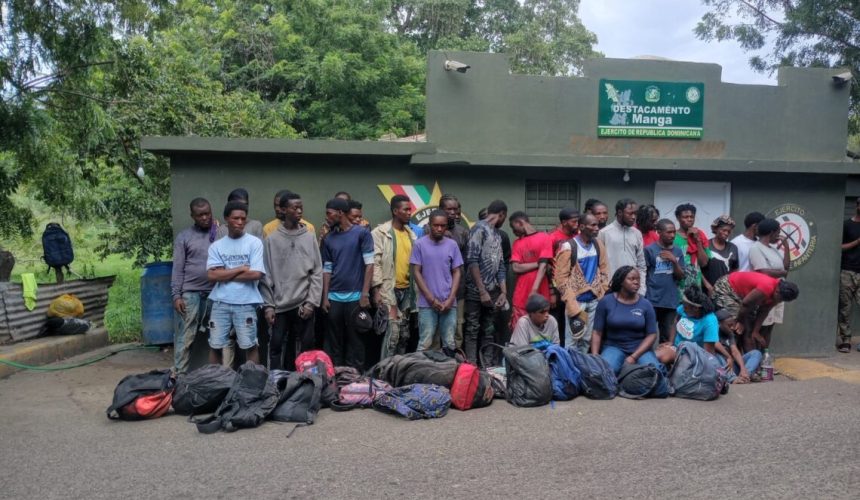 Ejército detiene a 56 haitianos indocumentados en Montecristi