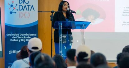 Walddy Lina Polanco imparte charla “Las mejores historias se escriben en silencio” en el Datathon 2025