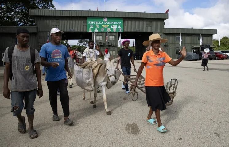 Más de 115.000 haitianos han salido voluntariamente de República Dominicana este año