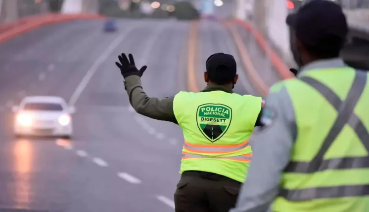Digesett sanciona con RD$100 mil a 12 patanistas por obstruir autopistas con remolques