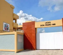 Minerd asume control temporal del Liceo Pedro Mir en Santo Domingo Este