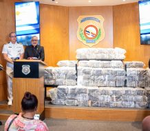 Autoridades confiscan 448 paquetes de supuesta cocaína en Baní, Peravia