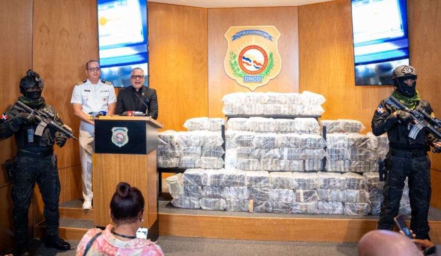 Autoridades confiscan 448 paquetes de supuesta cocaína en Baní, Peravia