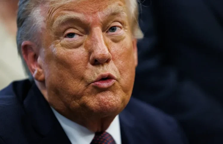 Trump pide al Supremo mantener el género asignado al nacer en los pasaportes de trans