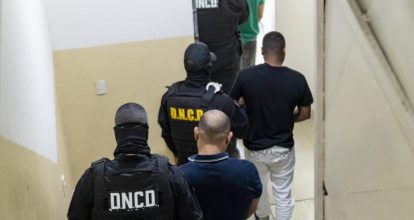 Extraditan a Estados Unidos tres dominicanos acusados de tráfico de drogas y homicidio
