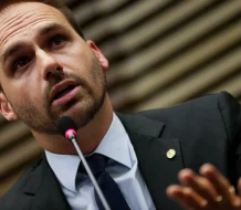 Un hijo de Bolsonaro prevé nuevas sanciones de Trump a Brasil si su padre es condenado