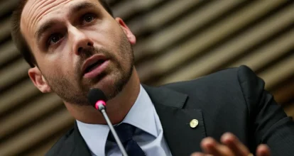 Un hijo de Bolsonaro prevé nuevas sanciones de Trump a Brasil si su padre es condenado