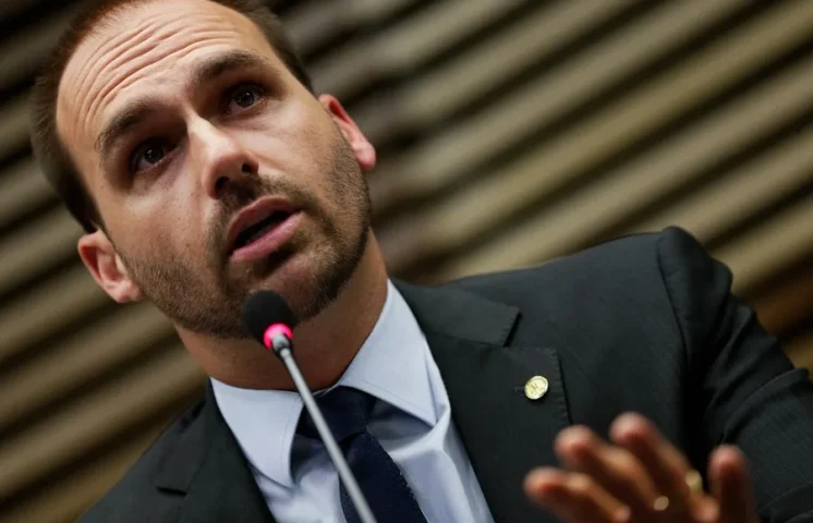 Un hijo de Bolsonaro prevé nuevas sanciones de Trump a Brasil si su padre es condenado