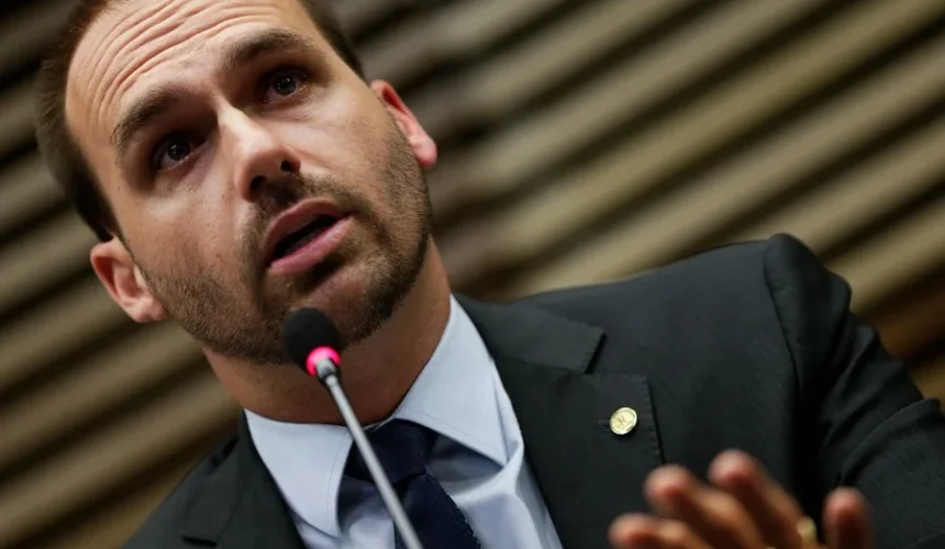 Un hijo de Bolsonaro prevé nuevas sanciones de Trump a Brasil si su padre es condenado