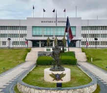 Ministerio de Defensa establece cambios en mandos militares mediante memorándums