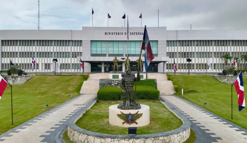 Ministerio de Defensa establece cambios en mandos militares mediante memorándums
