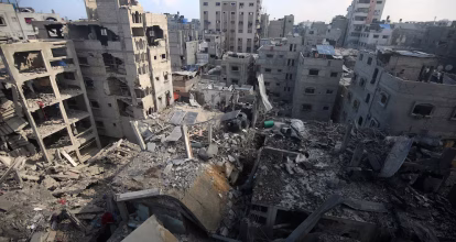 Israel bombardea una torre residencial en la ciudad de Gaza