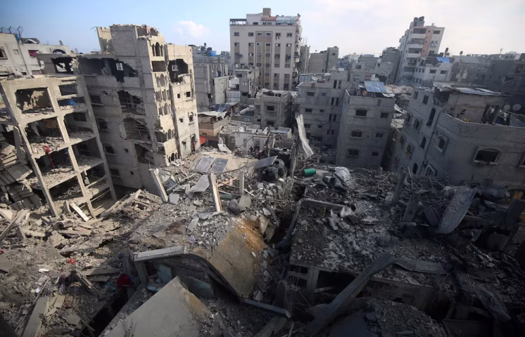 Israel bombardea una torre residencial en la ciudad de Gaza