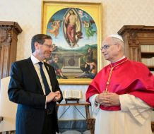 El papa y el presidente de Israel abordan en el Vaticano la «trágica situación en Gaza»
