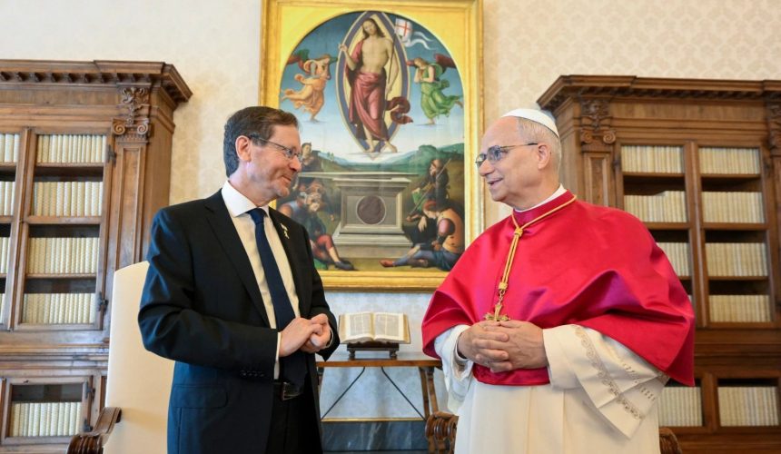 El papa y el presidente de Israel abordan en el Vaticano la «trágica situación en Gaza»