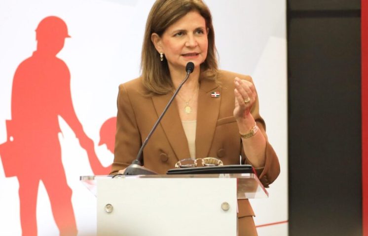 Raquel Peña anuncia construcción de carretera del Ámbar con recursos del presupuesto complementario
