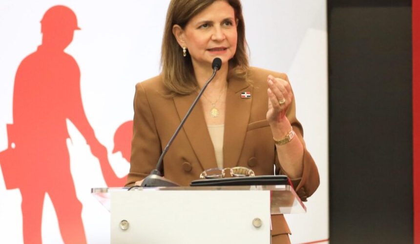 Raquel Peña anuncia construcción de carretera del Ámbar con recursos del presupuesto complementario