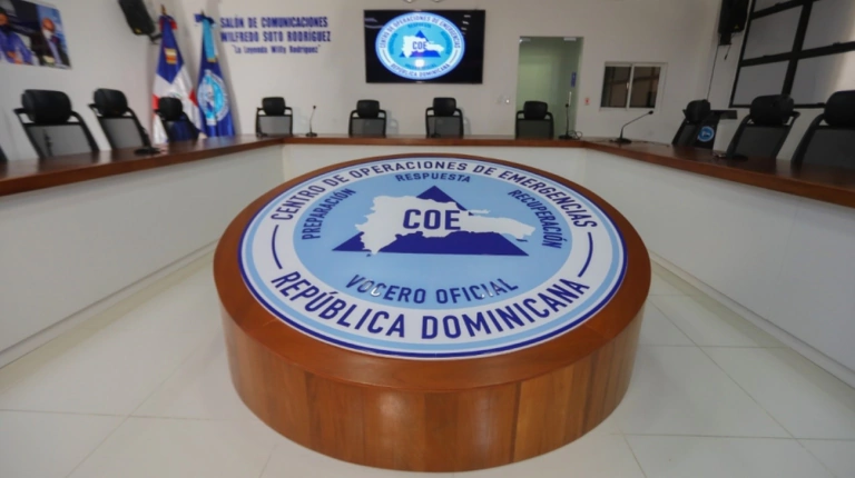 COE declara 10 provincias en alerta amarilla y verde por lluvias intensas