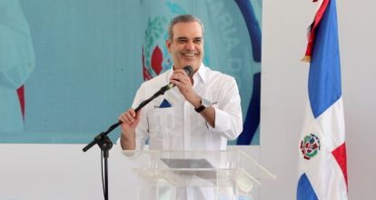 Abinader inaugura puente, viviendas, escuelas y otras obras en Puerto Plata