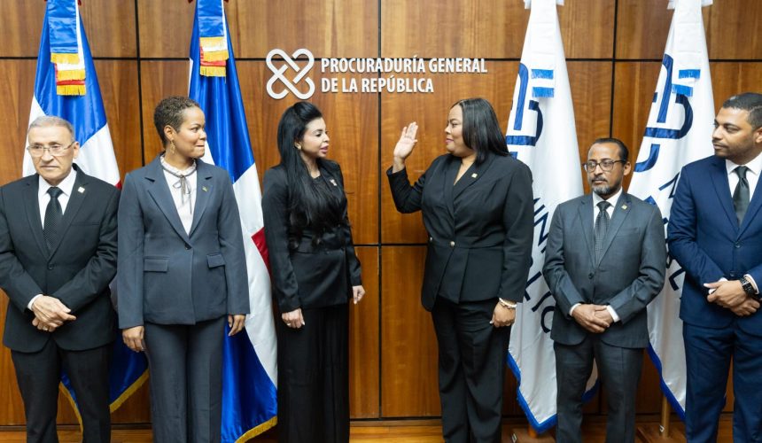Juramentan a Isaura Suárez Salcedo como nueva titular de la Dirección de Carrera del MP