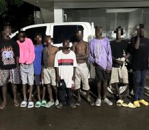 Apresan 12 haitianos menores de edad e indocumentados con armas blancas en la frontera