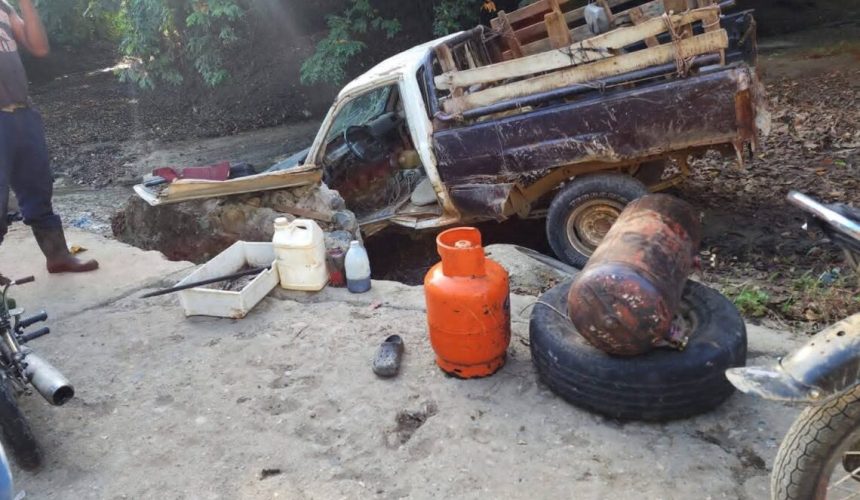 Muere hombre de 64 años tras chocar su vehículo en Santiago Rodríguez