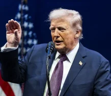 El Congreso de EE.UU. obtiene el dibujo que supuestamente Trump le regaló a Jeffrey Epstein por su cumpleaños