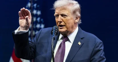 El Congreso de EE.UU. obtiene el dibujo que supuestamente Trump le regaló a Jeffrey Epstein por su cumpleaños