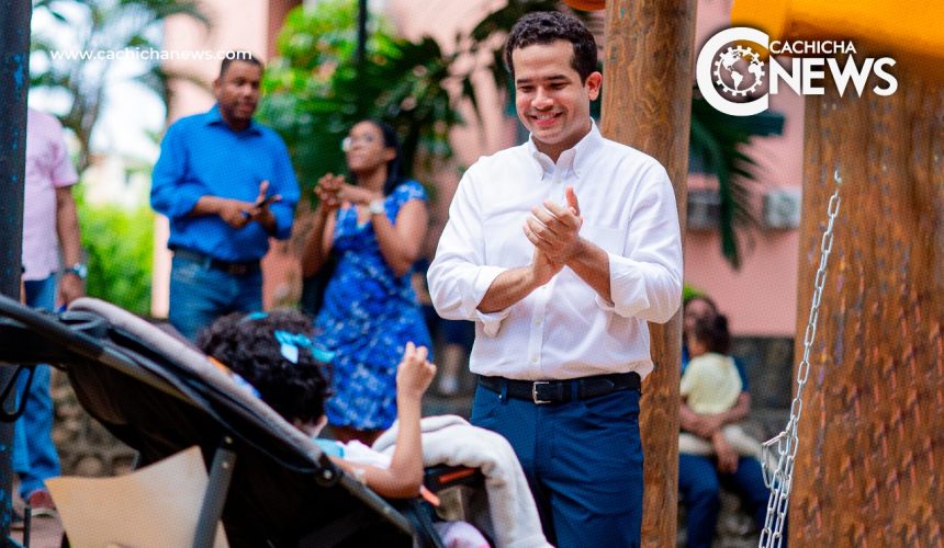 Omar Fernández entrega parque inclusivo para niños con discapacidad