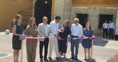 Collado entrega 15 fachadas de patrimonios culturales remozadas con una inversión de 30 millones de pesos