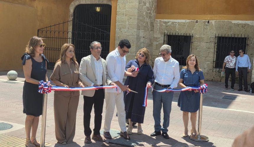 Collado entrega 15 fachadas de patrimonios culturales remozadas con una inversión de 30 millones de pesos