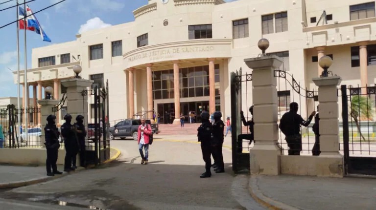 Solicitan 18 meses de prisión preventiva contra acusados de violar a joven de Villa González