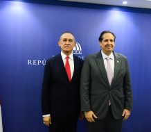 Ministro de Salud juramenta a José Luis López Pérez como el nuevo director de Promese/CAL