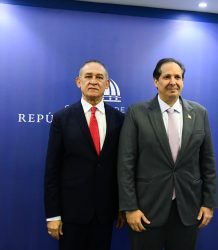 Ministro de Salud juramenta a José Luis López Pérez como el nuevo director de Promese/CAL