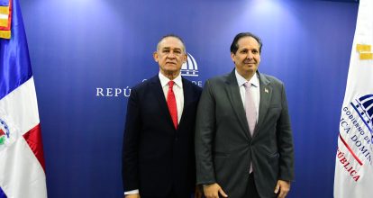 Ministro de Salud juramenta a José Luis López Pérez como el nuevo director de Promese/CAL