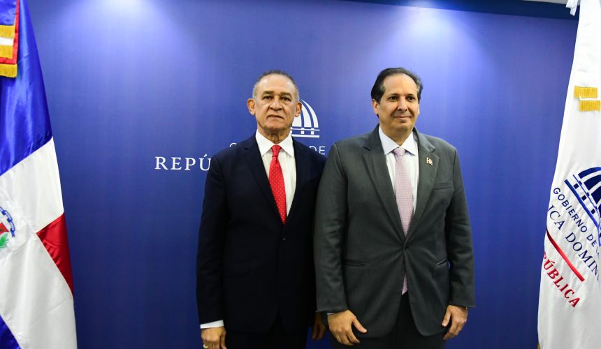 Ministro de Salud juramenta a José Luis López Pérez como el nuevo director de Promese/CAL
