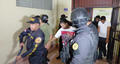 Aplazan audiencia contra los seis imputados de violar joven en Villa González