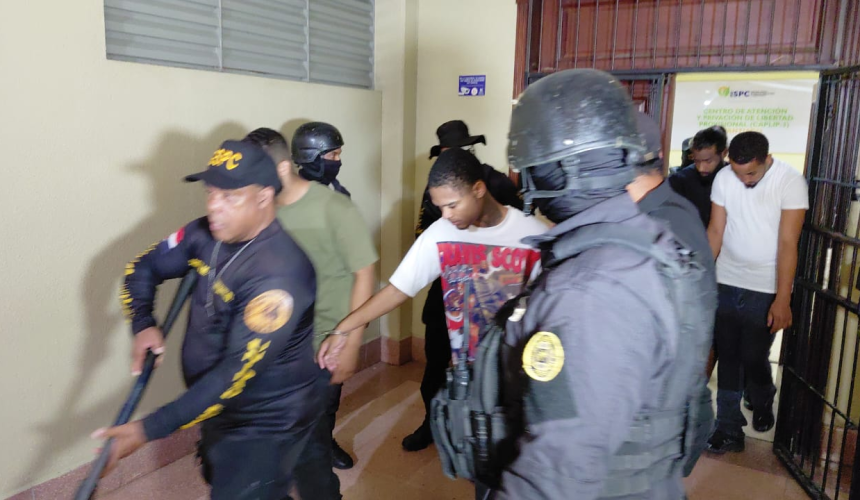 Aplazan audiencia contra los seis imputados de violar joven en Villa González