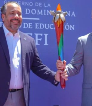 XI juegos escolares: Minerd e Inefi encienden el espíritu deportivo con el recorrido de la antorcha