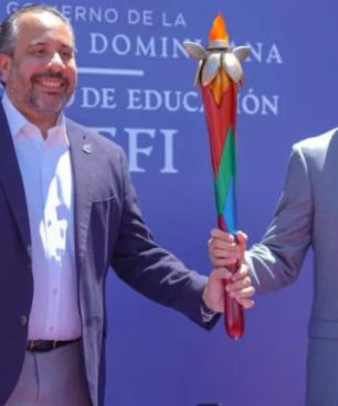 XI juegos escolares: Minerd e Inefi encienden el espíritu deportivo con el recorrido de la antorcha