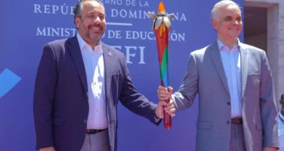 XI juegos escolares: Minerd e Inefi encienden el espíritu deportivo con el recorrido de la antorcha