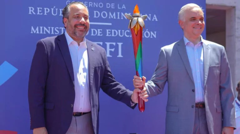 XI juegos escolares: Minerd e Inefi encienden el espíritu deportivo con el recorrido de la antorcha