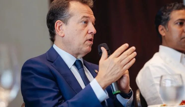 Ito Bisonó destaca combate contra comercio ilícito y promueve economía naranja