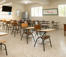 Estudiante habría sido apuñalado en las afueras de una escuela en el DN