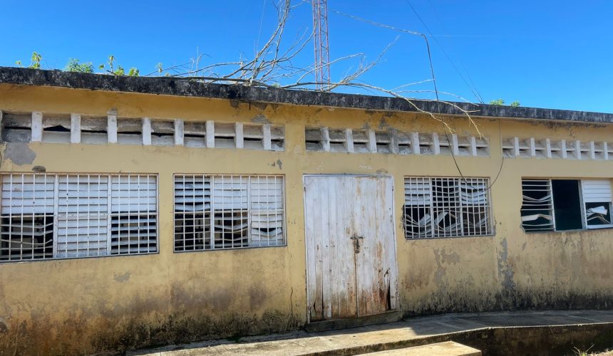 Padres y estudiantes reclaman terminación de escuela Minerva Mirabal en La Pista, Monte Plata 
