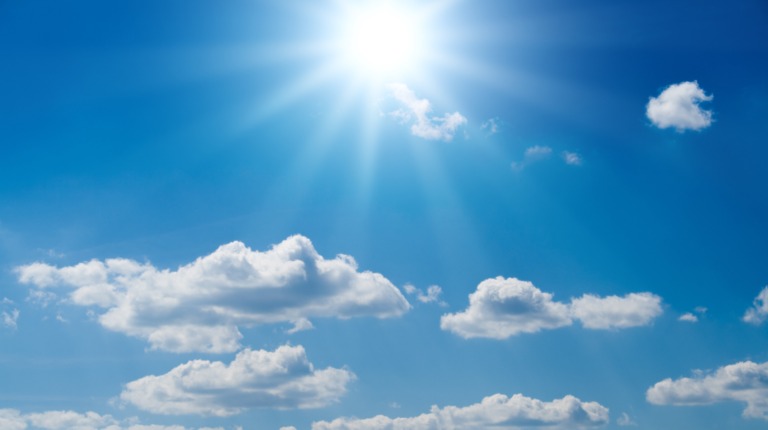 Miércoles con cielo soleado, fuerte calor y algunas lluvias locales, informa Indomet
